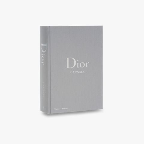 Dior Catwalk: The Complete Collections: FURY ALEXANDER/SABAT:  9780500519349: : Books