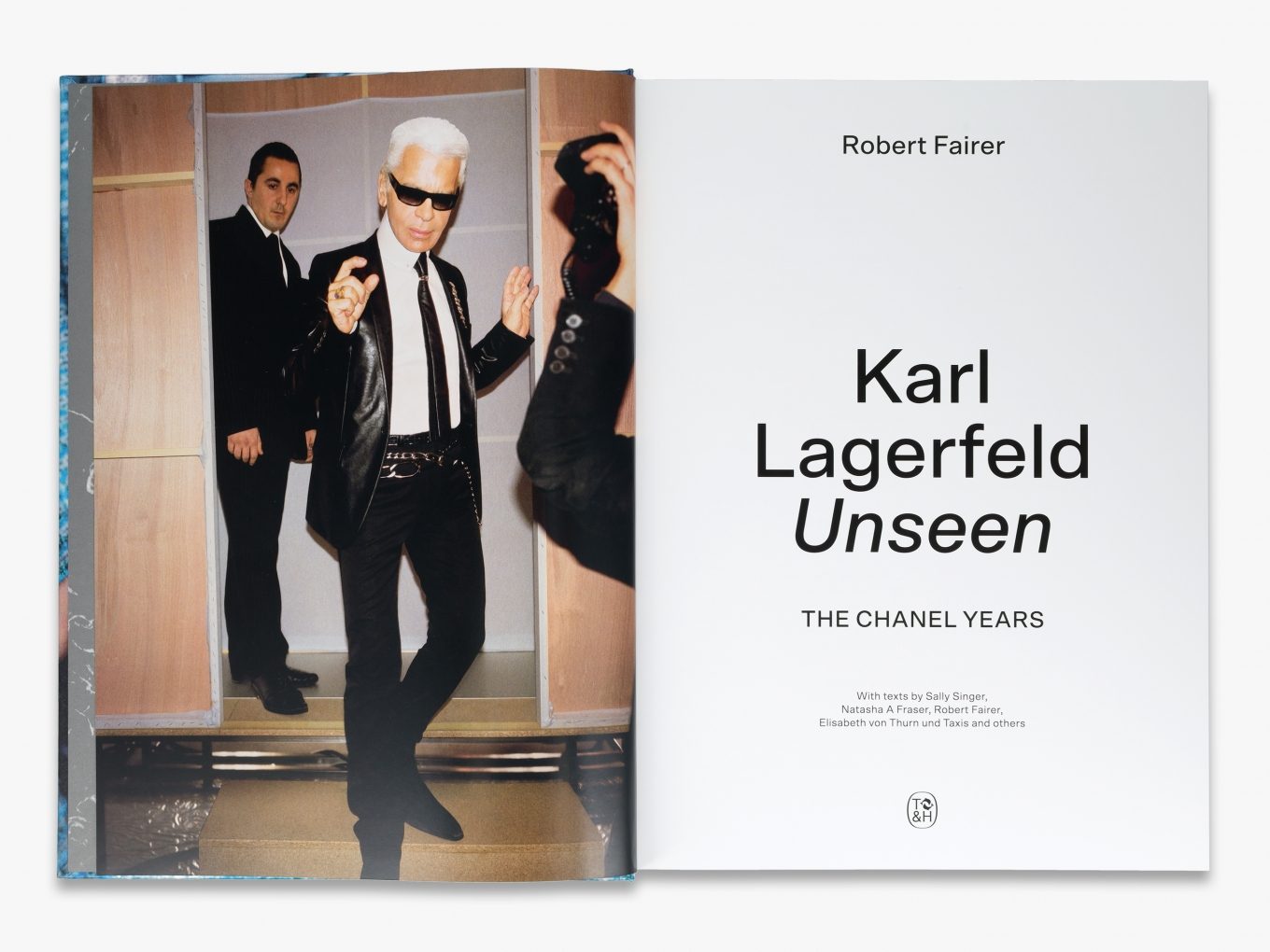 Thames & Hudson Ltd Книга Karl Lagerfeld Unseen Robert Fairer за жени 